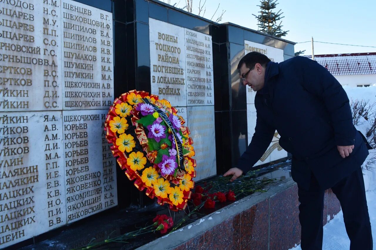 Погода в тоцком оренбургской области на неделю. Тоцкое парк Победы. Тоцкий мемориал. Тоцкое Оренбургская область. Тоцкий район Оренбургской области.