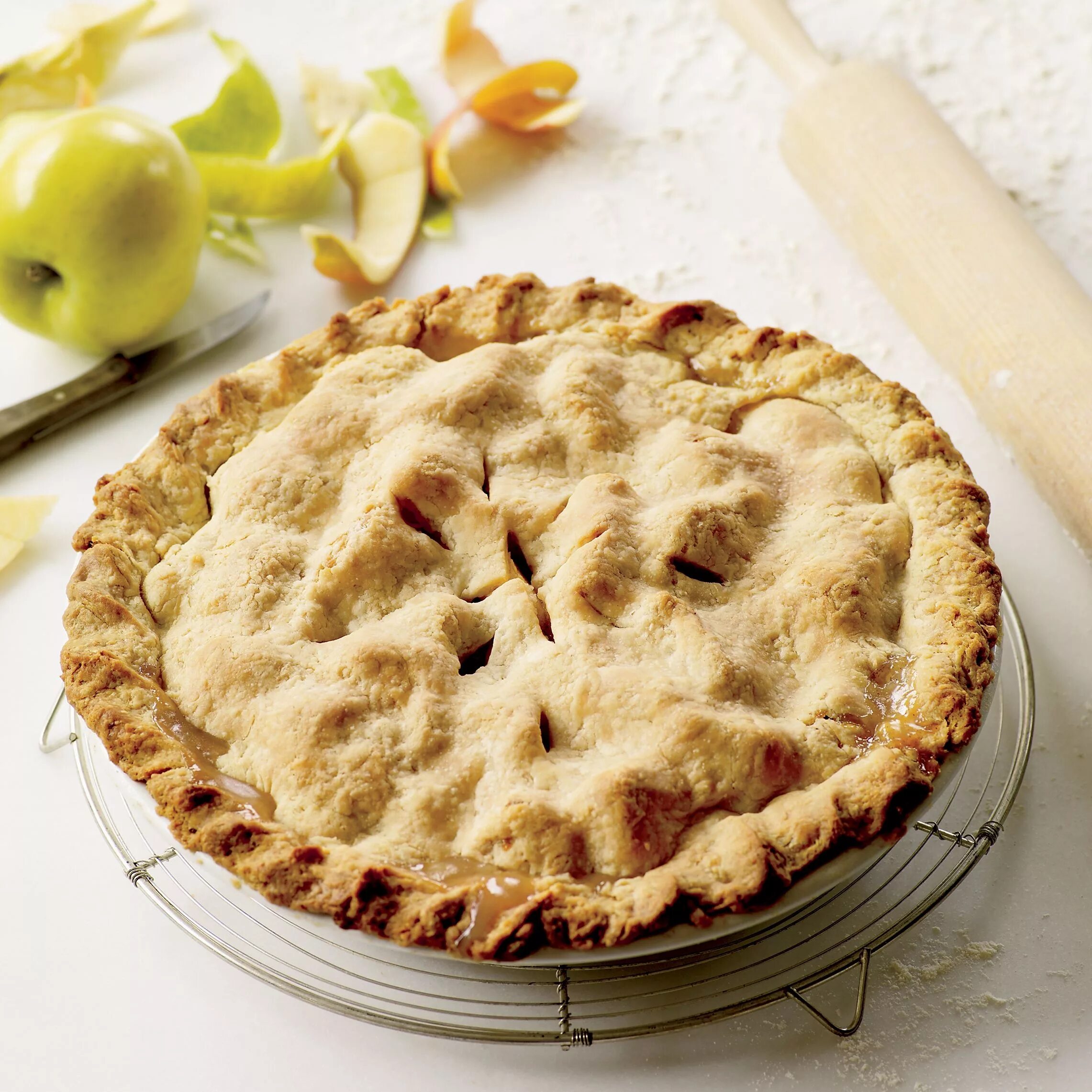 Пай рецепты с фото. Эппл Пай пирог. Американский пирог яблочный пирог. Американский яблочный Пай. Американская шарлотка.