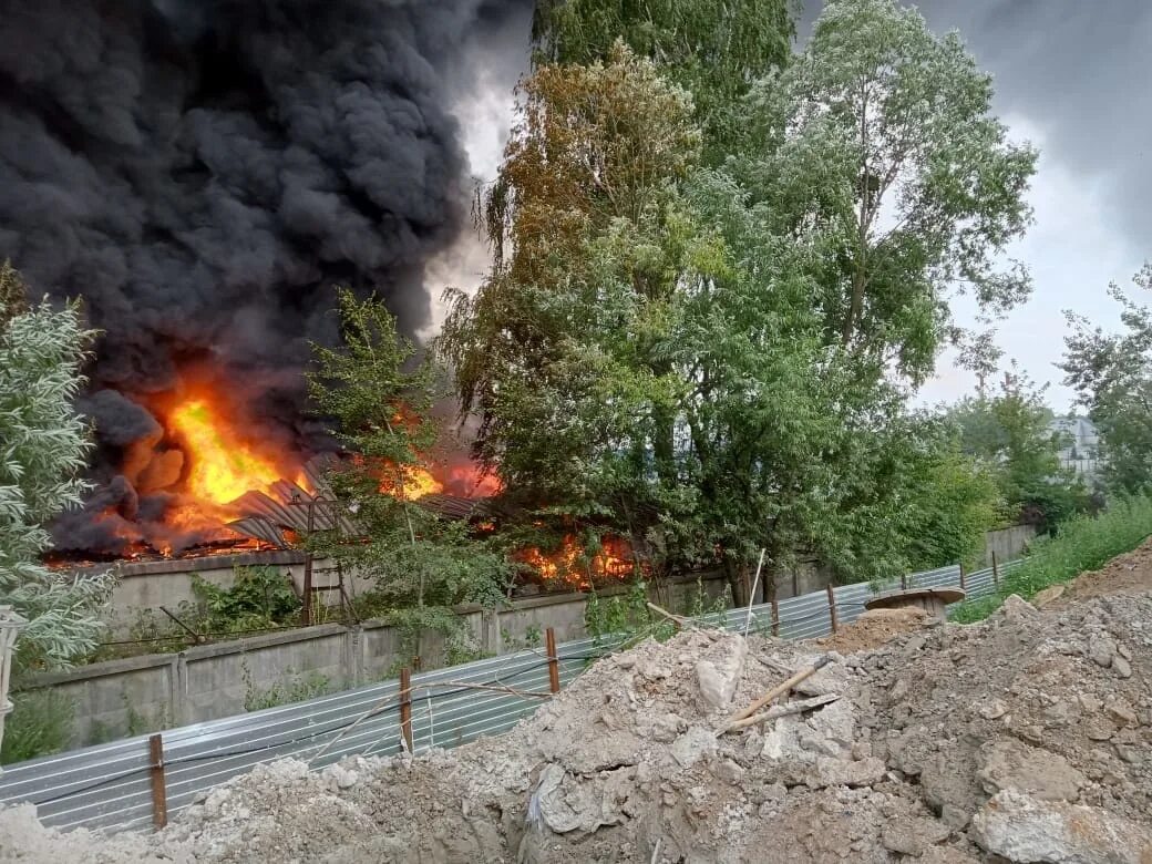 Пожар в Балашихе. Пожар в Балашихе 13.07. Пожар в Балашихе сейчас. Сгорел склад в Балашихе.