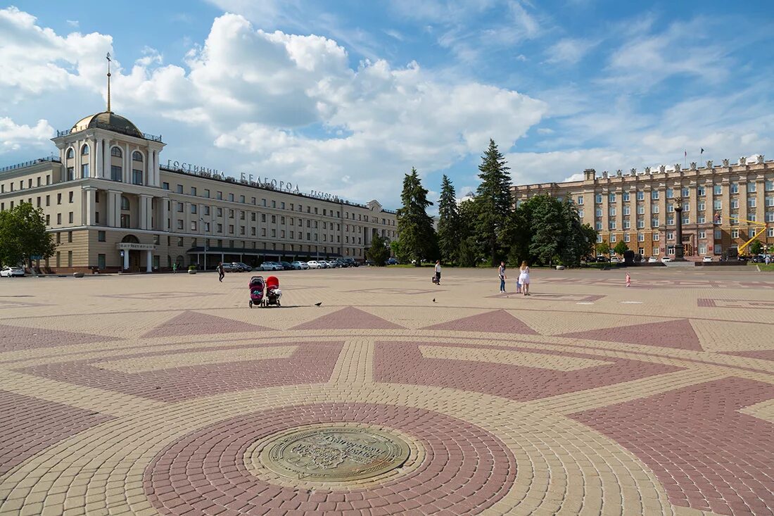 Г белгород центр города. Соборная площадь Белгород. Белгород центр Соборной площади. Белгород Соборная площадь площадь революции. Центральную площадь Белгорода «Соборная площадь»..