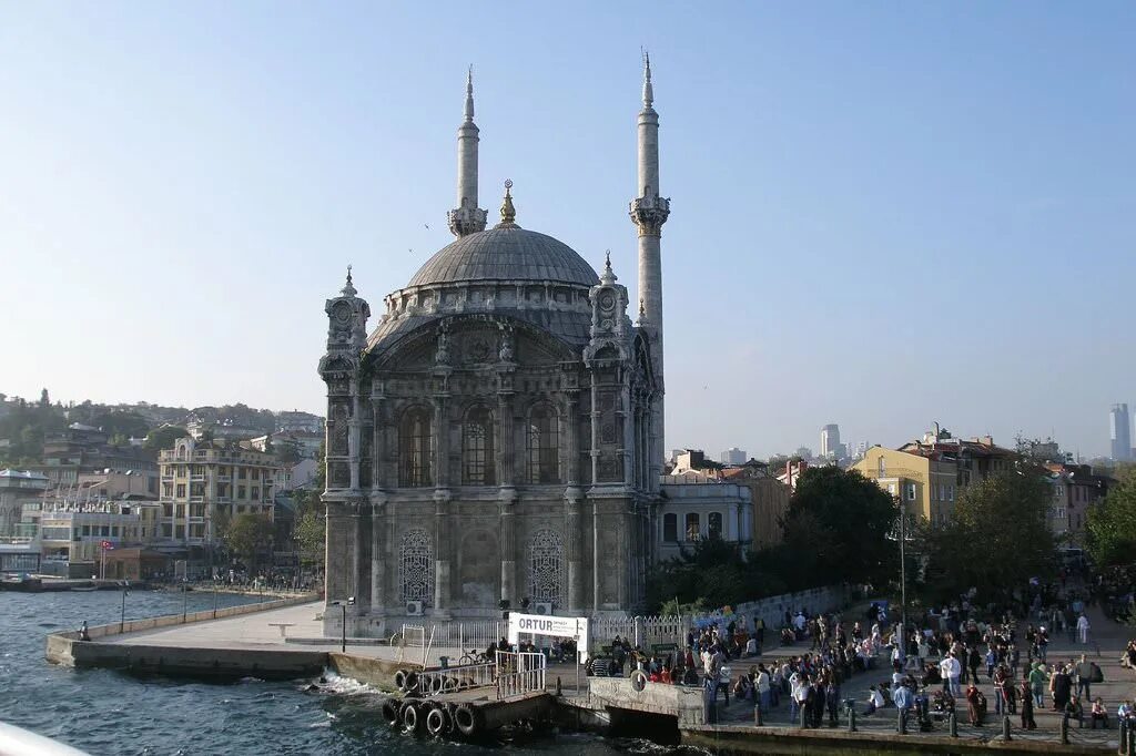 Стамбул часовой. Стамбул архитектура. Стамбул Турция достопримечательности. Стамбул Ортакей. Истанбул достопримечательности.