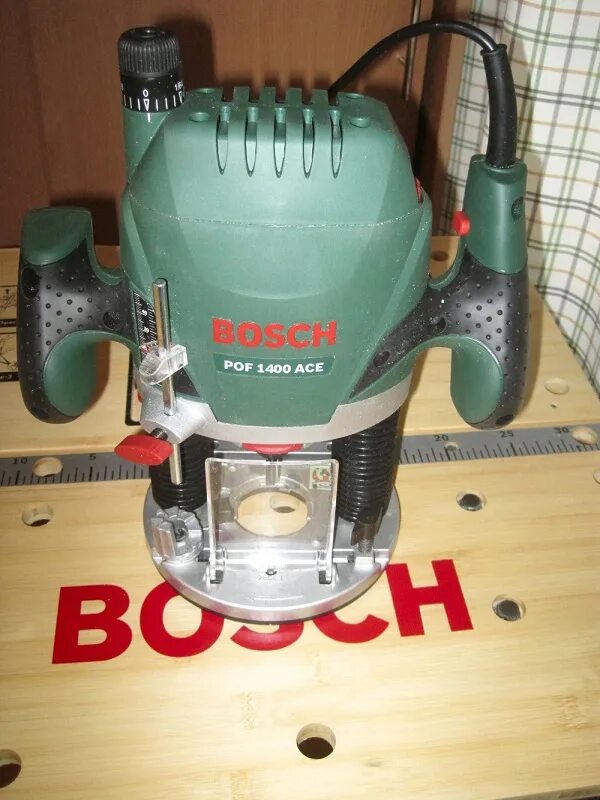 Bosch 1400 купить. Ручной фрезер бош 1400. Ручной фрезер Bosch POF 1200 AE. Bosch POF 1400 Ace. Фрезер вер.Эл. Bosch pof1400ace.