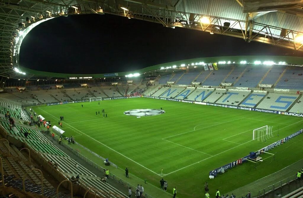 Нант стадион Божуар. Ля Божуар Луи Фонтено стадион. Стадион ФК Нант. Stade Raoul-Barrière Франция футбольный стадион. Стадион хабарлари