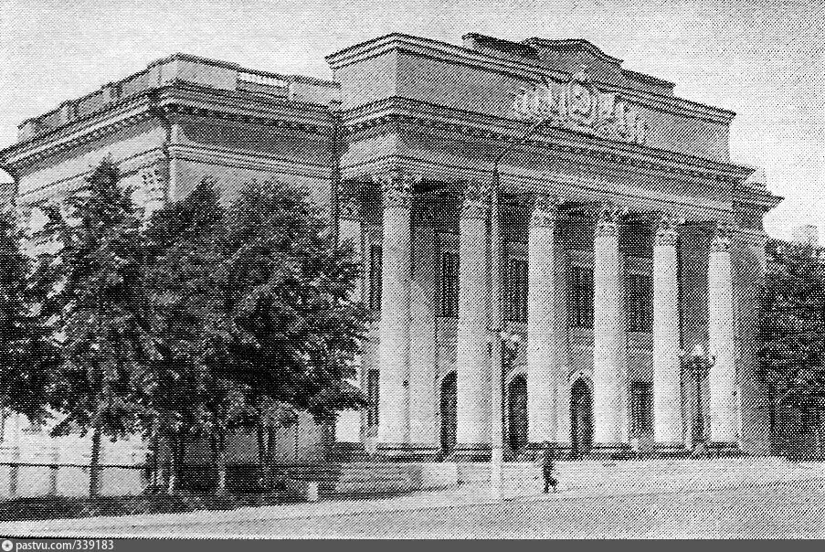 Дк пятилетки декабристов. Дк культуры имени первой пятилетки. Дворец культуры имени первой пятилетки ленинград. Литовский дворец в петербурге. Литовский замок в санкт-петербурге.