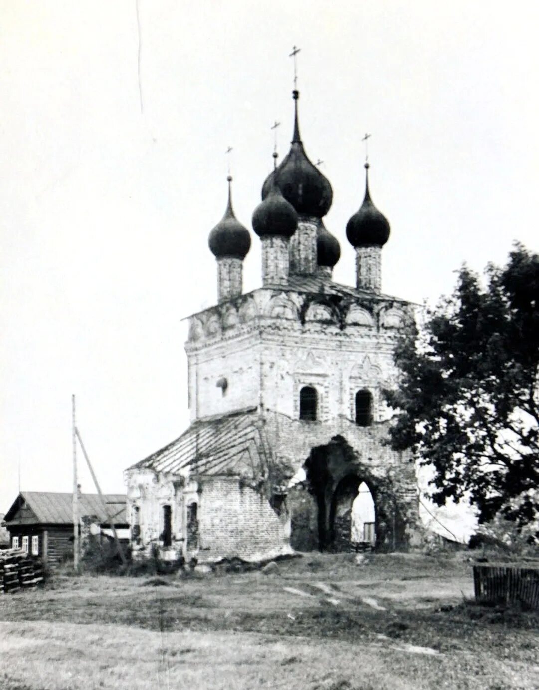 Церкви никольского уезда. Никольский храм угодичи. Церковь николая чудотворца в с. Никольский погост. Сямженский район никольское никольская церковь.