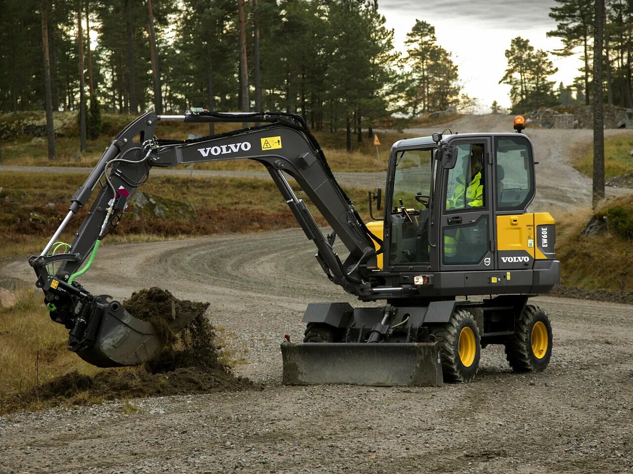 Volvo ew60c. Мини экскаватор Вольво 60. Мини-экскаватор Volvo ec55b Pro. Колесный мини-экскаватор Volvo ew60c. Экскаватор бу вольво