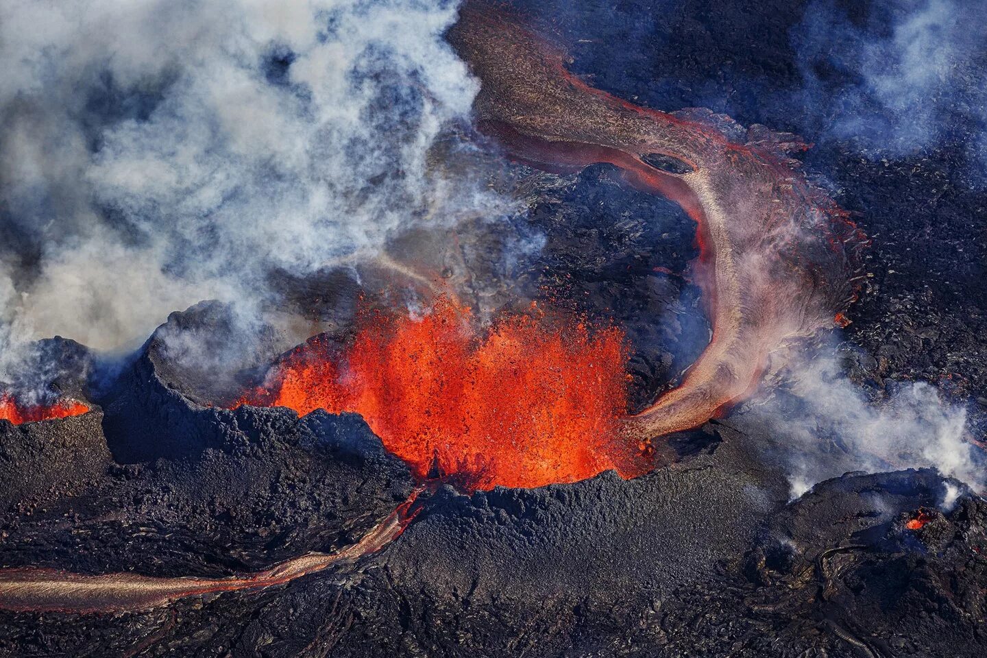 Сильные землетрясения извержения вулканов мощные гейзеры