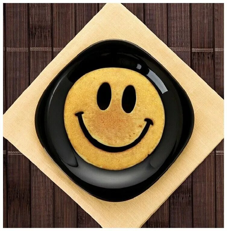 эмодзи блинчики. сковородка смайлик. блинчик с глазками. эмодзи блины. блинчики мордочки.