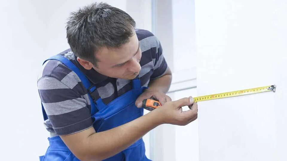 Замер под. Замер пластиковых окон. Мебельный замер. Замер под. Замерщик дверей.