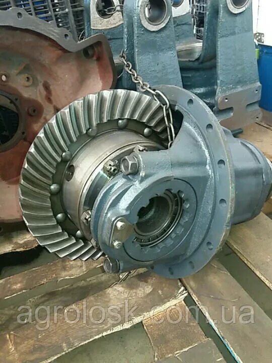 Редуктор трактора. Задний редуктор трактора т 150 к. Ходоуменьшитель дт-75 78. Бортовой редуктор мтз 82. Редуктор трактора.