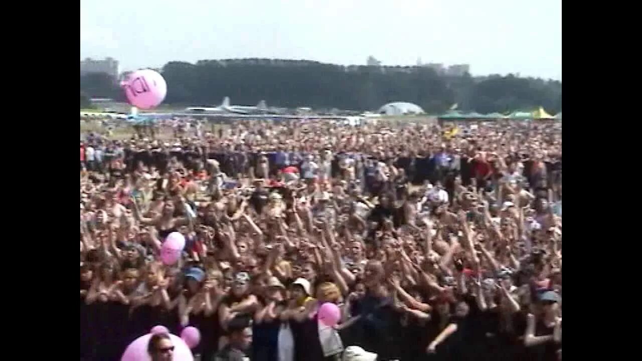 Крылья 2005. Фестиваль крылья тушино 2005. крылья 2005 рок фестиваль. рок фестиваль крылья тушино. фестиваль крылья в тушино взрыв.
