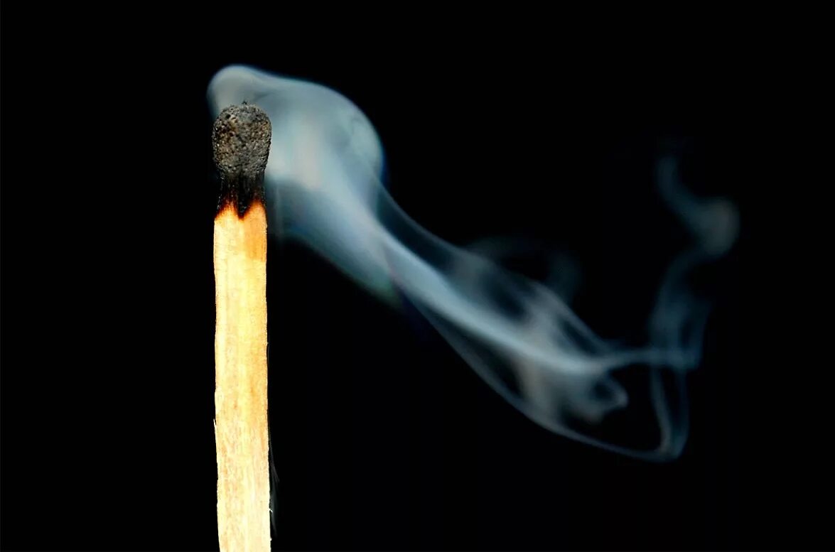 догорающая спичка. огонь души. сгоревшая бумага. близко сгореть. огонь мечты.