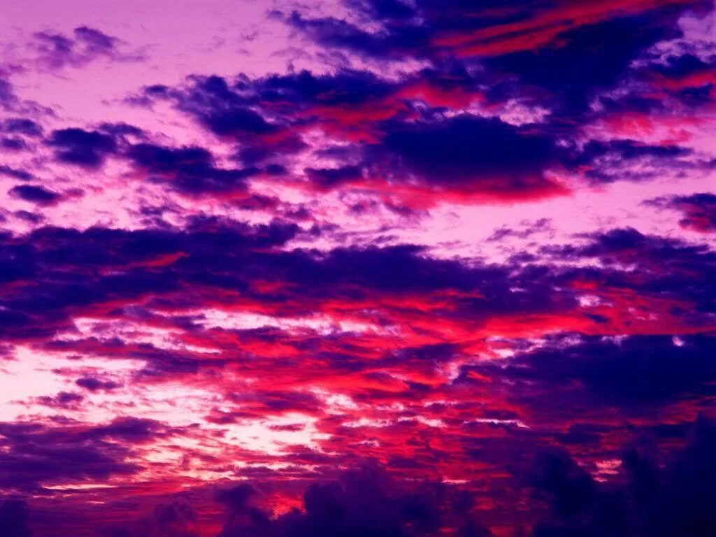 фиолетовое облако. розовое облако. небо фонк. фиолетовое небо. небо фонк.