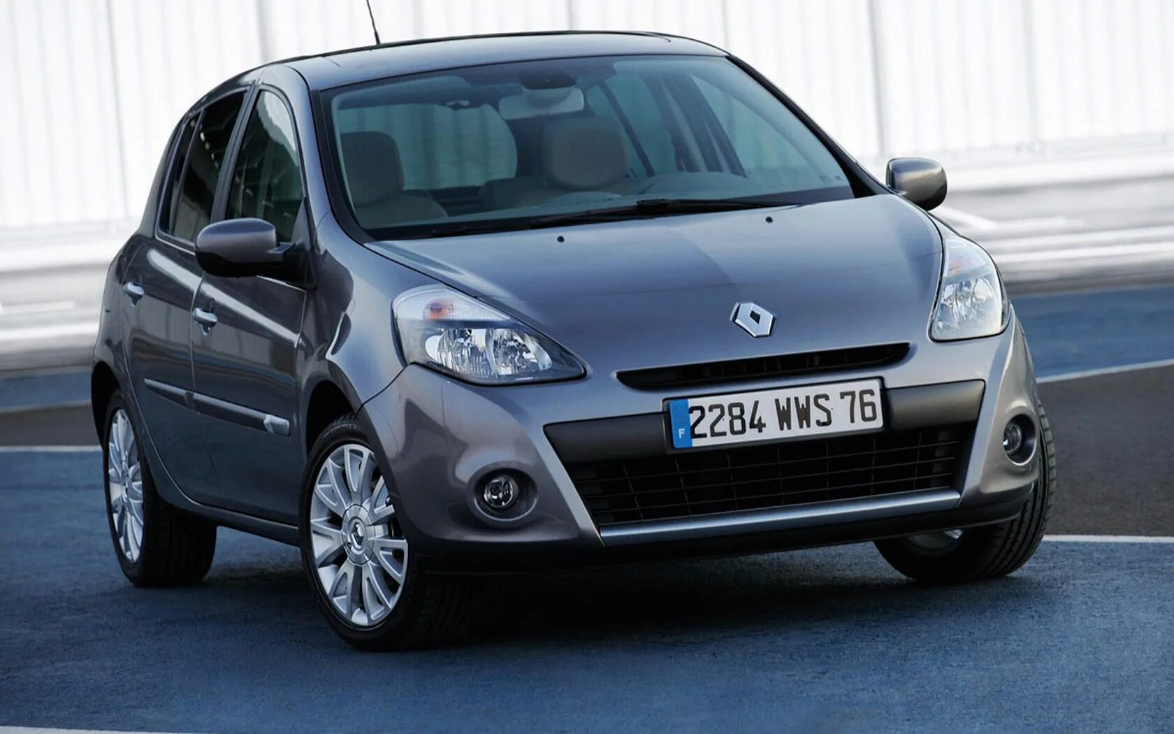 Автомобиль марки renault. Renault Clio 2009. Рено Клио 3 2009. Рено Клио 3 поколение. Рено Клио 5.