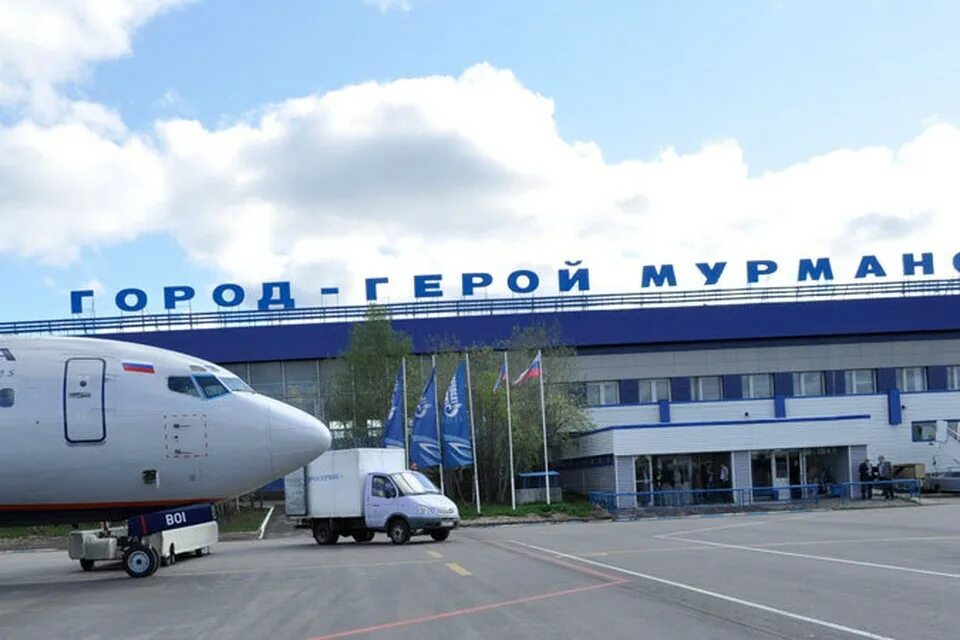 Аэропорт мурманск телефон. ММК Мурманск аэропорт. Аэропорт Мурманск 90 года. ОАО «аэропорт «Мурманск». Аэропорт Мурманск внутри.