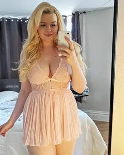 Lilli Luxe, Prom Dresses, Formal Dresses, Sexy Stockings, Sexy Women, Beaut...