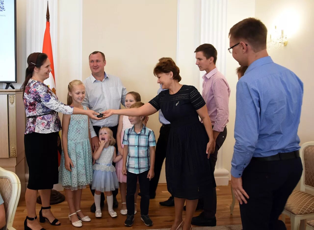 Открыли год семьи в городе. Многодетные семьи Курск. Многодетная семья Курской области. Многодетная семья город Курск. Многодетные семьи вкурск.