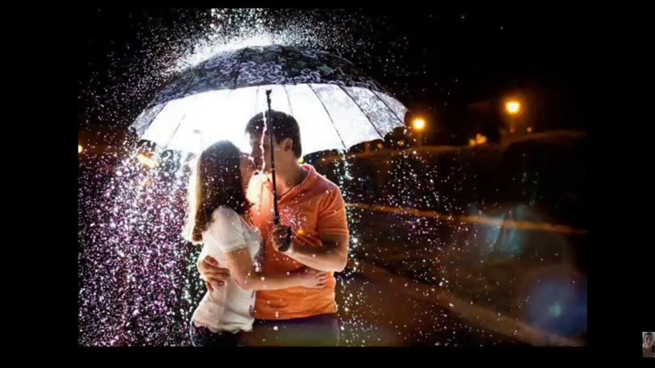 Счастье. Счастье рядом с тобой. Счастье быть любимым. Пара под зонтом.