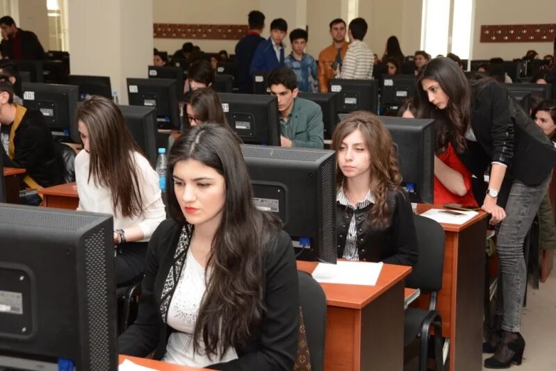 Студенты азербайджанцы. Студенты азербайджана в университете. Камран элахиан. Азербайджанские студенты в россии. Азербайджанки студентки.