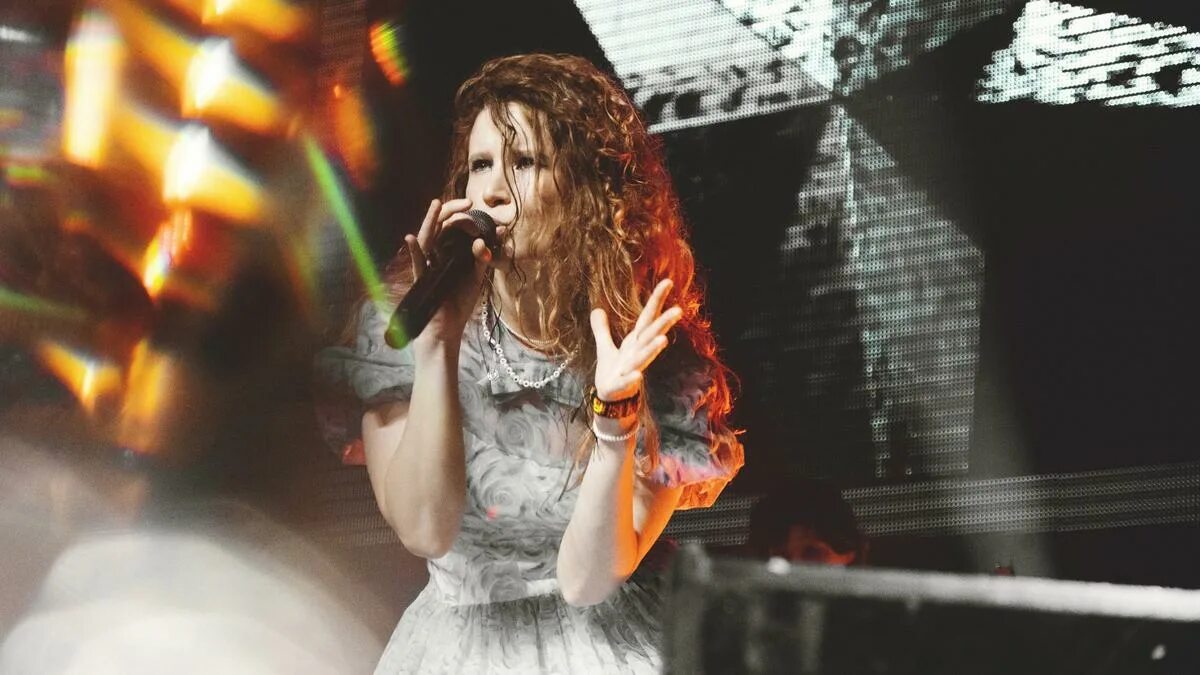 Монеточка певица. Noize mc и монеточка. Монеточка люди. Монеточка и нойз мс. Монеточка люди.