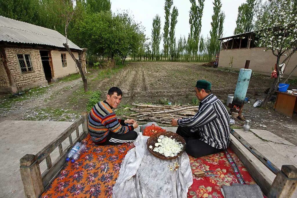 Шамалды-сай Киргизия. Деревенский быт таджиков. Кыргызстан деревня. Таджикистан деревня.