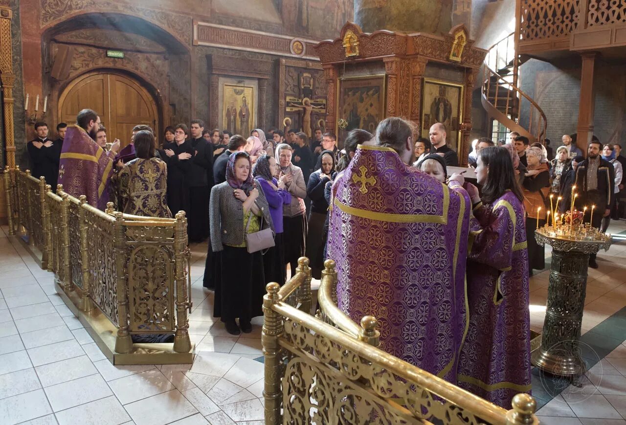 Какая сейчас седмица. Кызылская епархия страстная седмица. Облачения страстной седмицы. Страстная седмица в 2015 году. Страстная седмица службы.