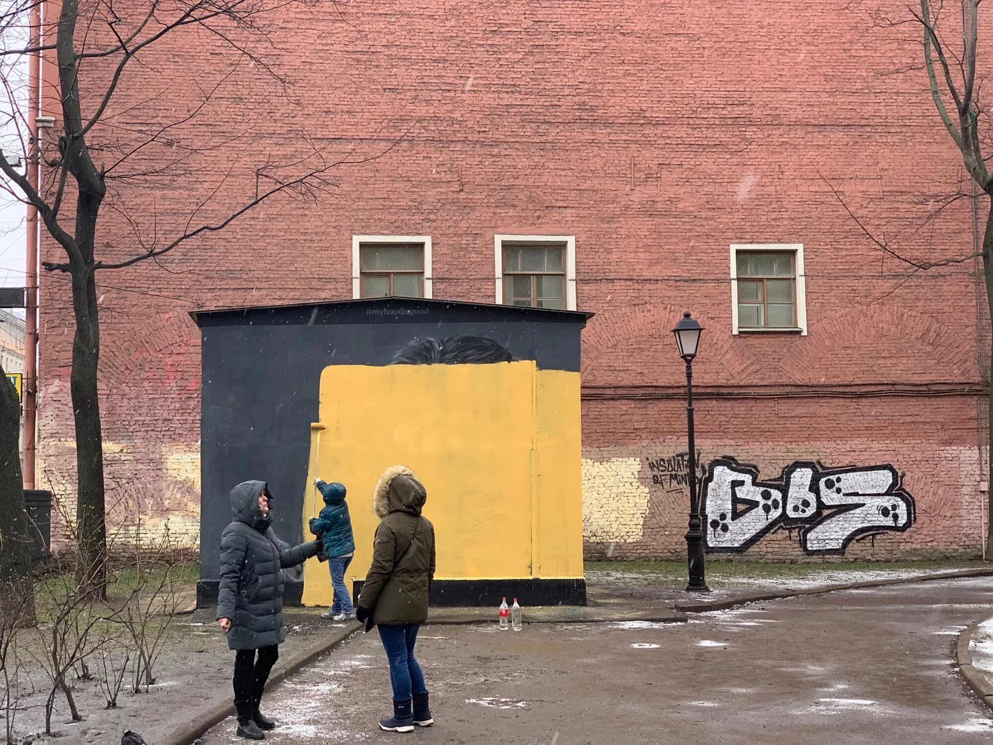 Painted over. Граффити в Питере закрасили коммунальщики. Закрасили граффити крутое пике. Граффити HOODGRAFF В Санкт-Петербурге закрасили. Граффити Бодрова в Питере закрасили.