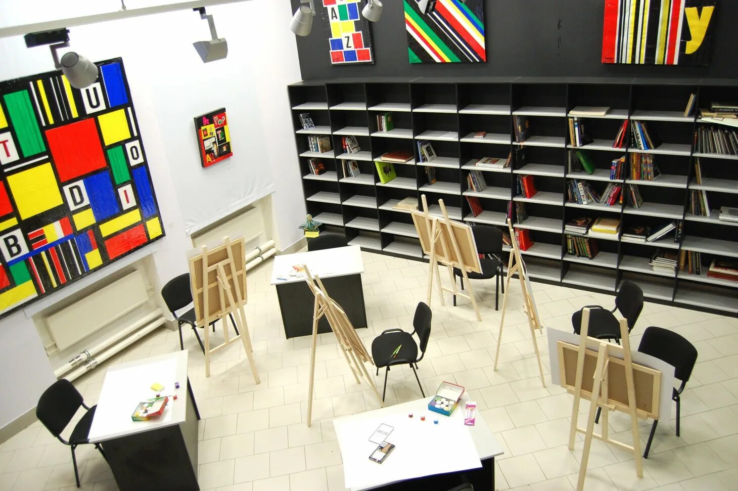 Креативная школа искусств. Школа креативных индустрий кемерово. Дети в художественной школе. Маяк новая голландия. Креативная молодежь.