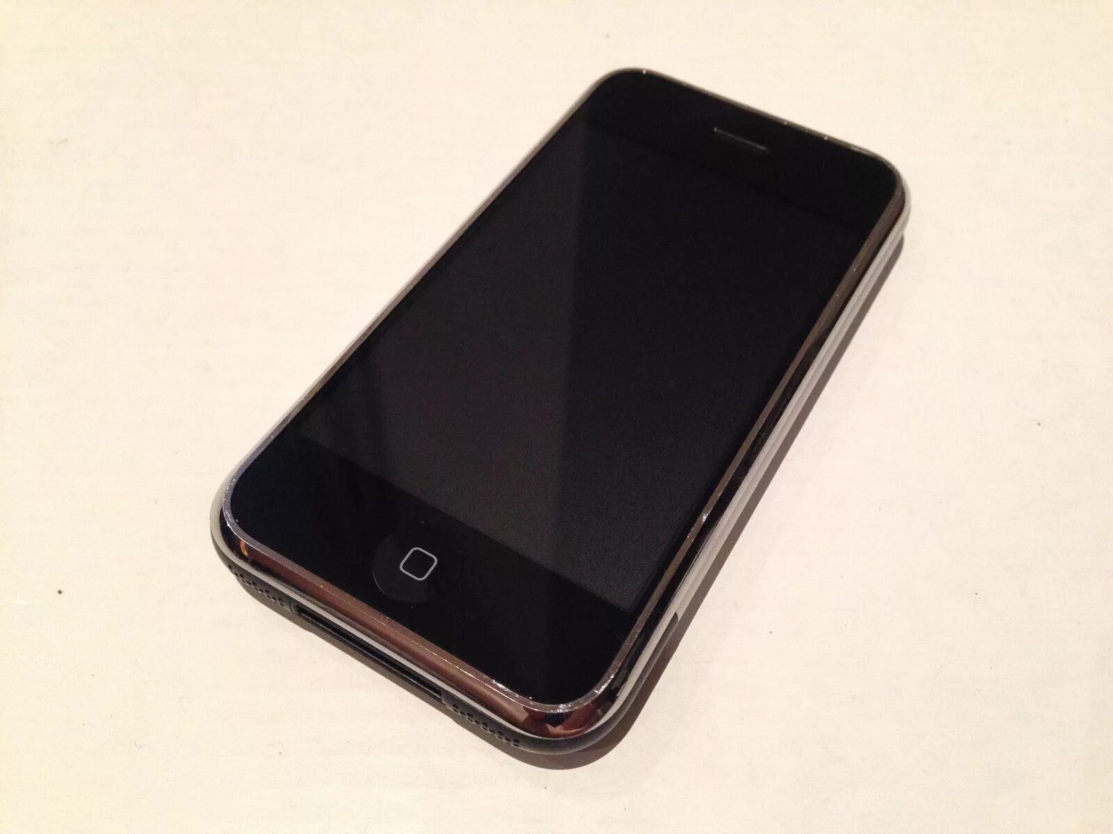 2 фото в 1. Iphone 2g Prototype. Прототип iphone 2g. Iphone 1s. Инженерного прототипа iphone 2g.