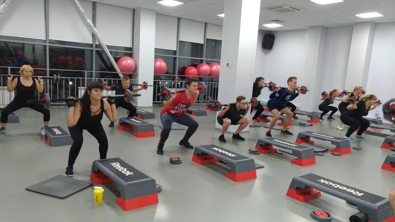Айрон фитнес. Хот айрон тренировка. Хот айрон. Hot iron тренировка что это. Хот айрон одежда.