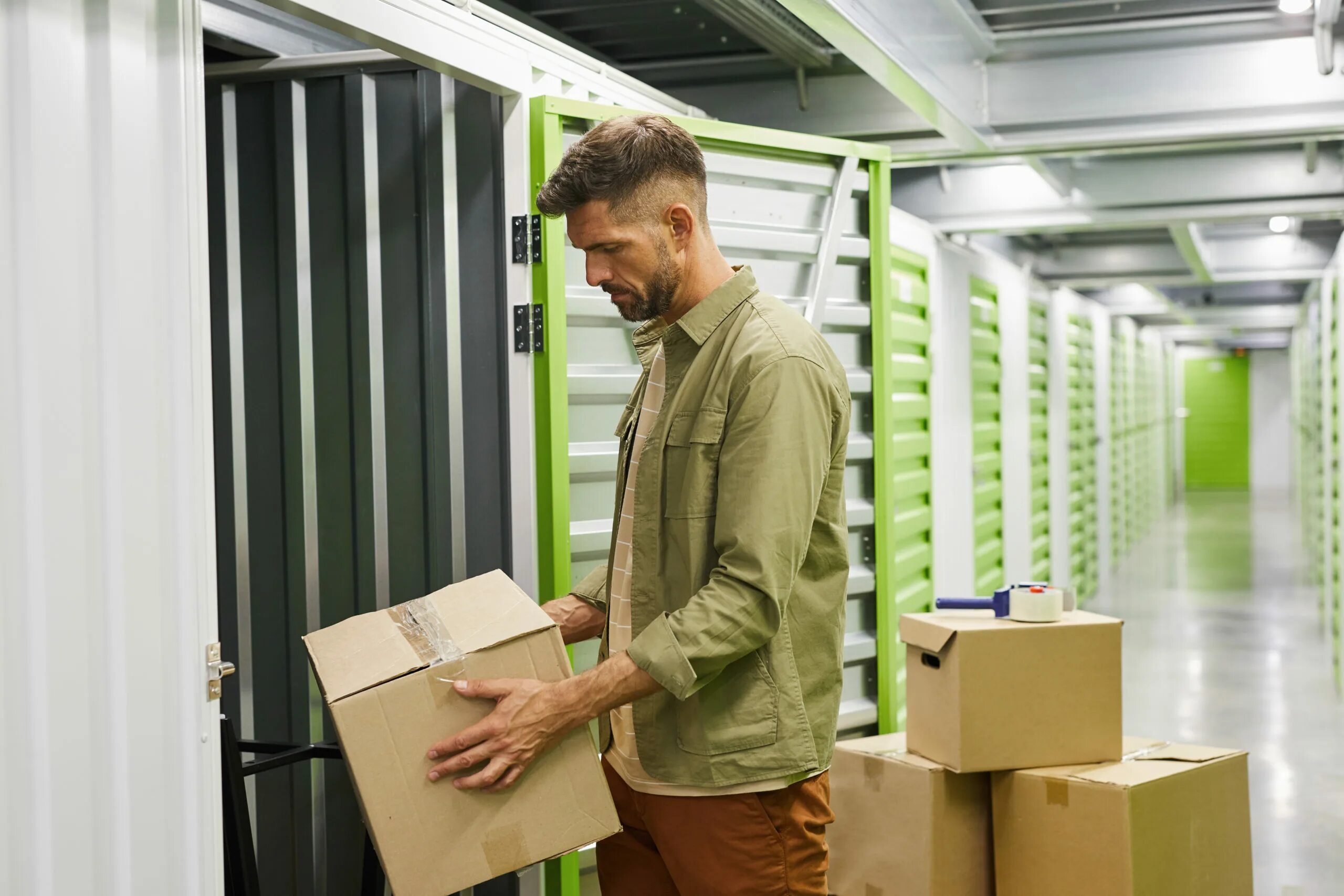 Loading man. Фото self-Storage. Кладовые помещения. Кладовка склад. Кладовые помещения в новостройках.