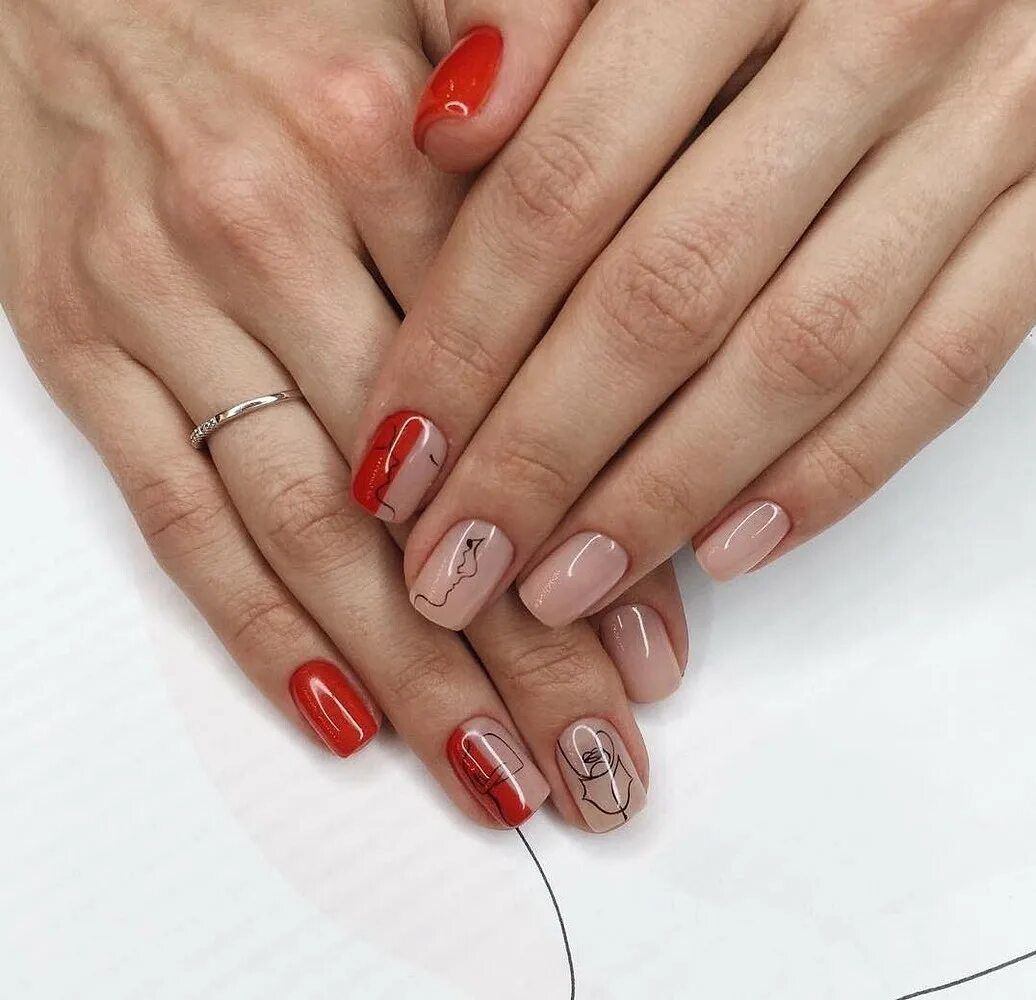 Маникюр красные ворота. Маникюр красные ворота. Красные ногти маникюр. Красный френч. Маникюр с красным цветом.