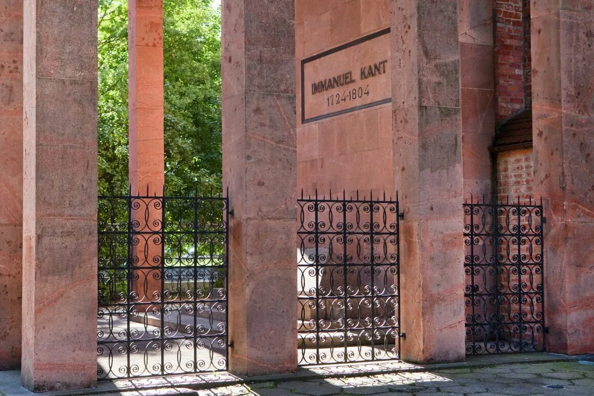 Кант похоронен. Могила иммануила канта в калининграде.