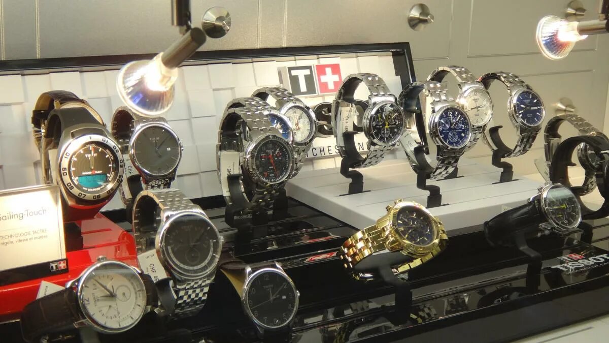ЦУМ магазин часов. Магазин часов в Женеве. Магазины швейцарских часов в Женеве. Часы в ЦУМЕ Ставрополь.
