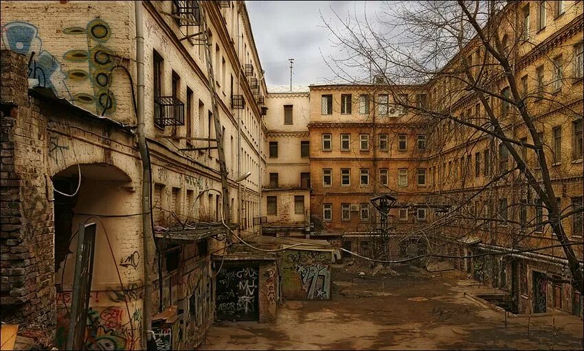 Питерский дворик санкт-петербург. Во дворе. Двор это место которое. Дворы на боровой питер. Васильевский остров дворы подворотни.