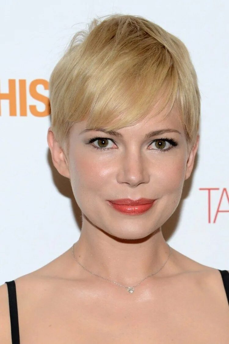энн хэтэуэй стрижка пикси. эмма уотсон стрижка пикси. холли берри стрижка. прическа николь андерсон каре боб. короткие стрижки для девушек с овальным.