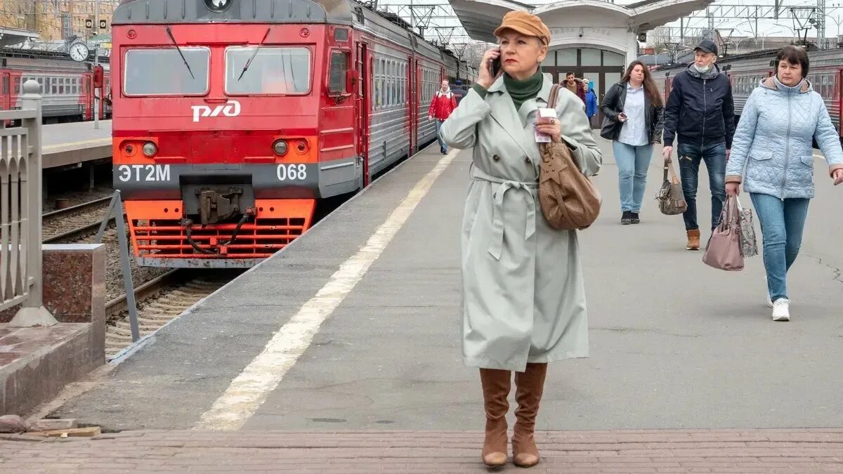 Электричка рыбацкое мга. Пригородный поезд. цппк поезд. отмена электричек. пригородная электричка фото.