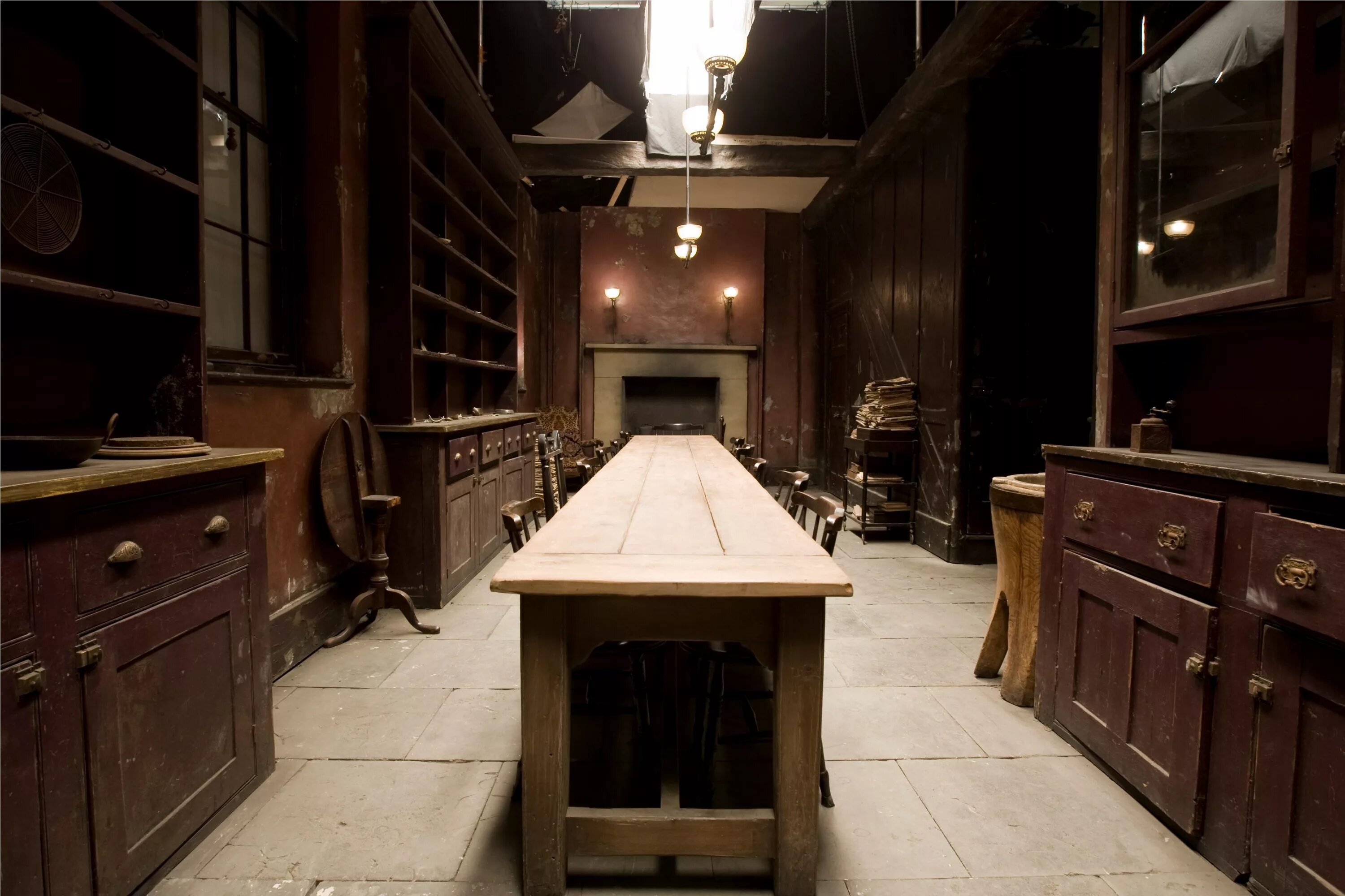 Шкаф кимберли 2-х створчатый. Гостиная когтеврана хогвартс. Шкаф хогвартс. Гарри поттер зал гриффиндора. Магический алтарь.