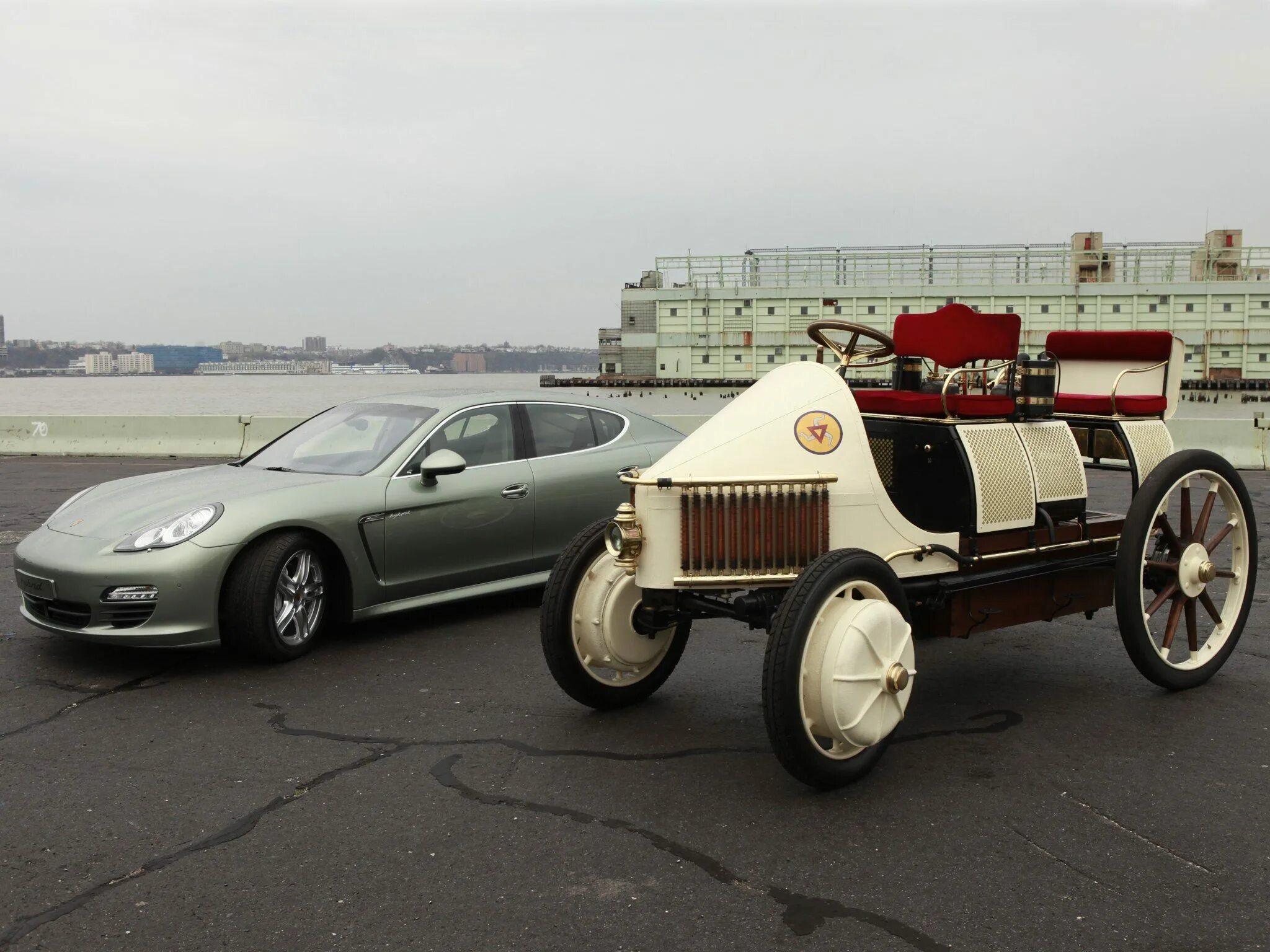 1 электрический автомобиль. Porsche p1. Порше 1898. Порше 1900.