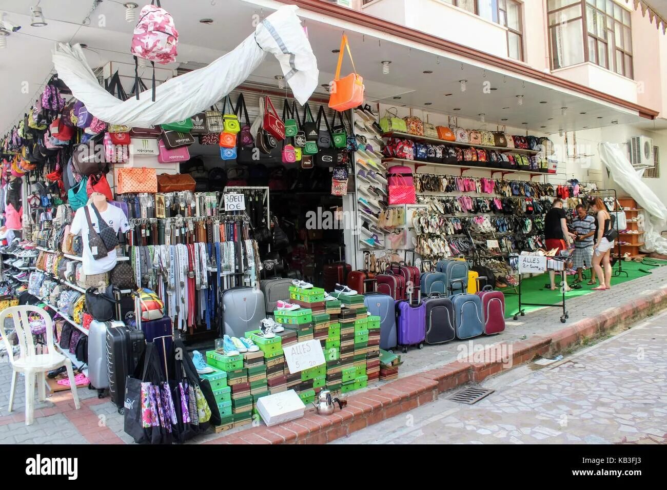Small shops. Великий Новгород Центральная улица шопинг.