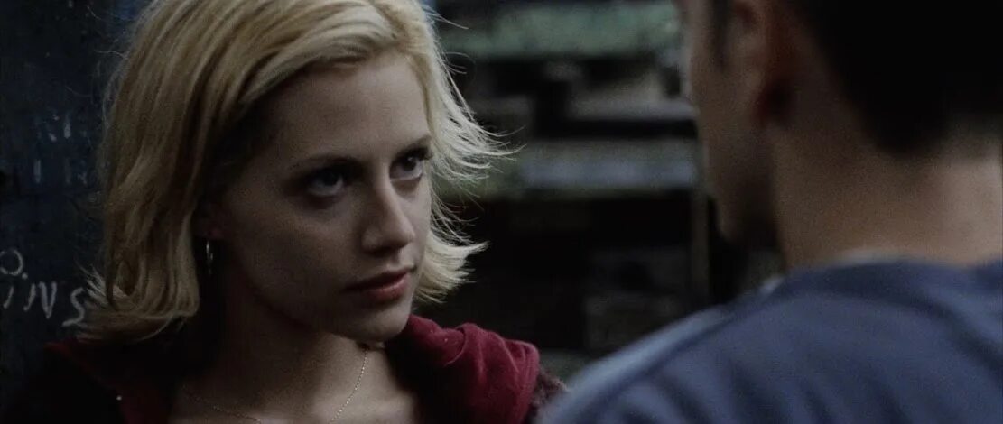 Последний батл эминема в фильме 8 миля. Эминем в фильме 8 миля батл. Эминем 2016. Ким бейсингер 8 миля. 8 миля фильм 2002 ким бейсингер.