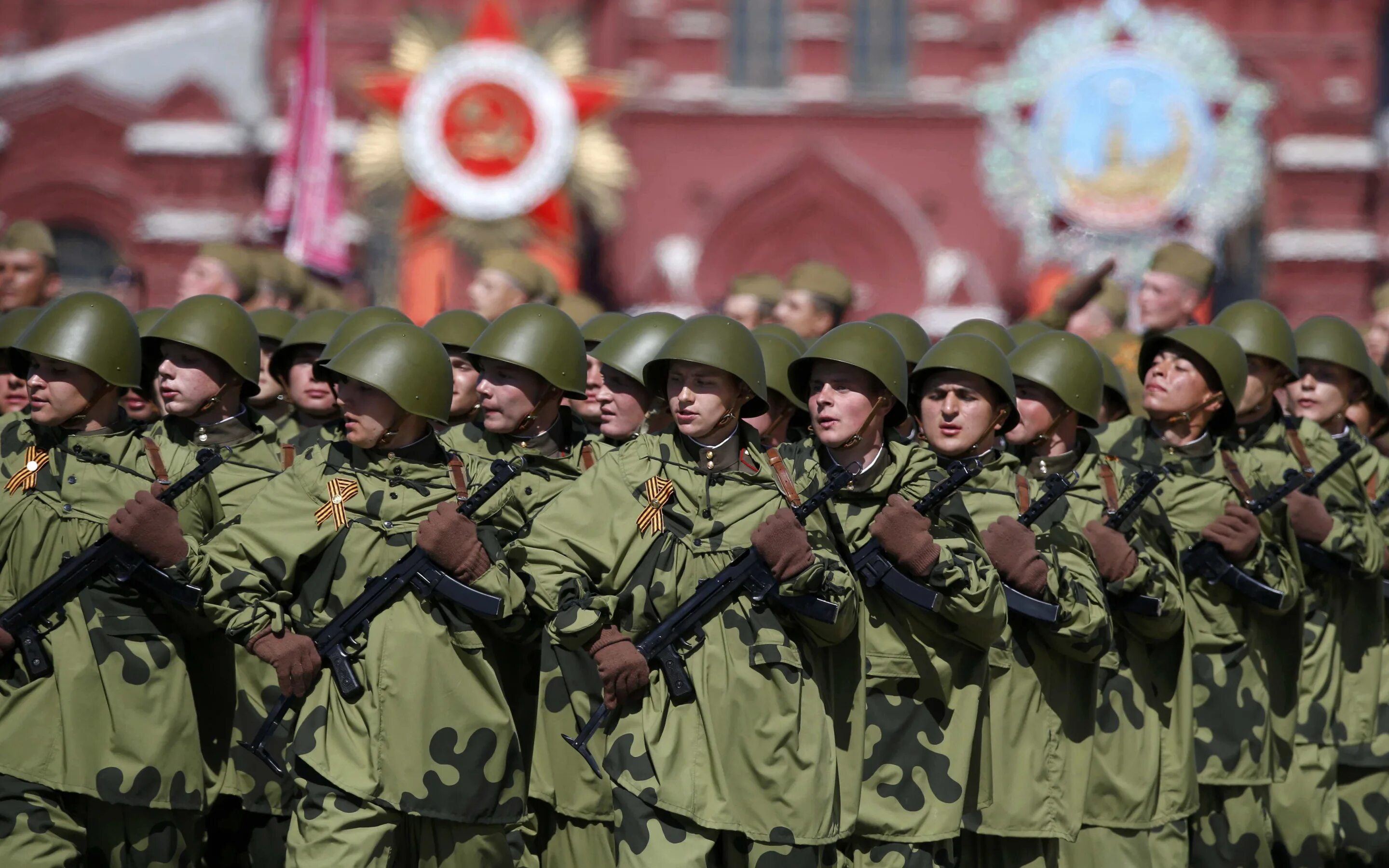 9 мая день победы солдаты. Военный парад. Солдаты на параде. Армия парад. Войска на параде.