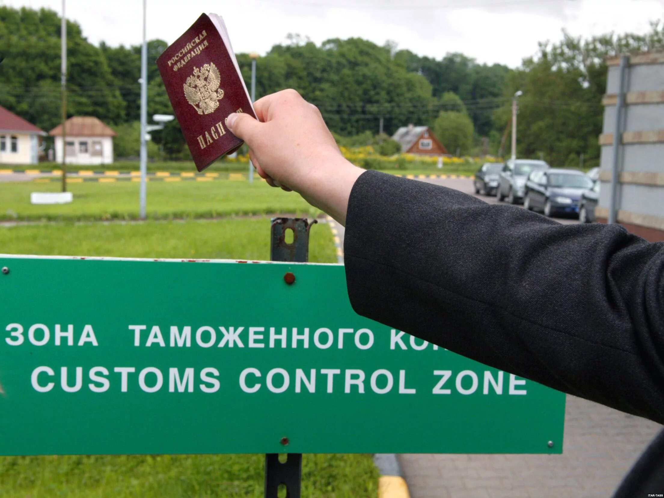 Таможенная граница. Граница России таможня. Таможенный контрольна грнице. Российская таможня на границе.