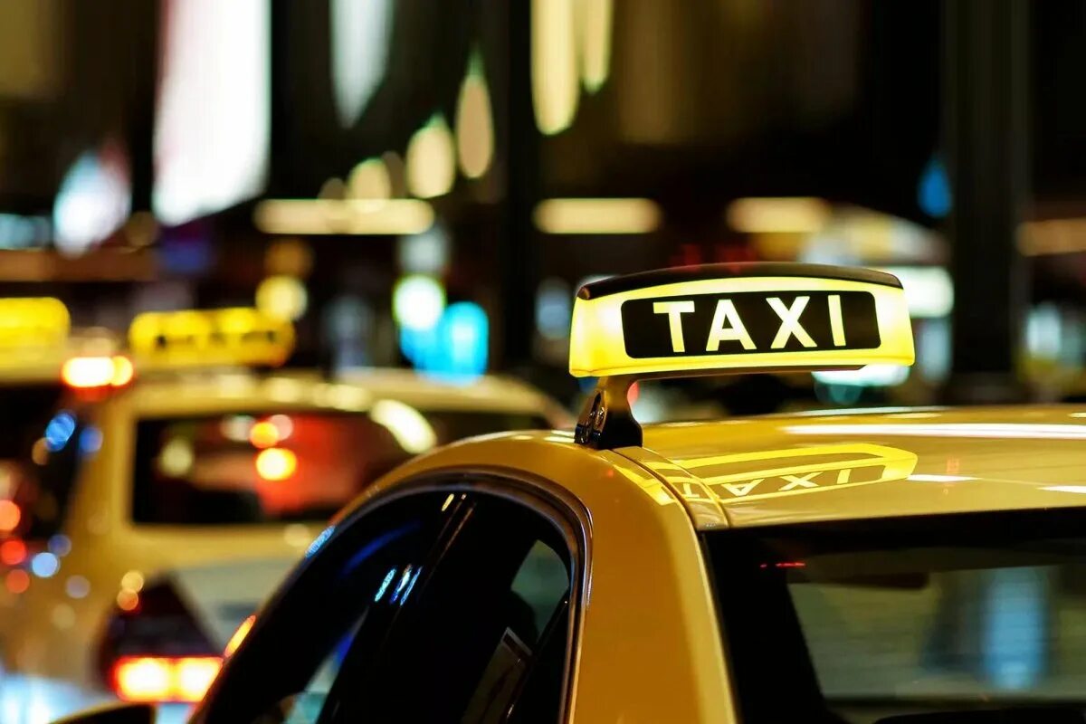 Машина "такси". Московское такси. Машина "такси". Taxi promo. Такси в гостинице.