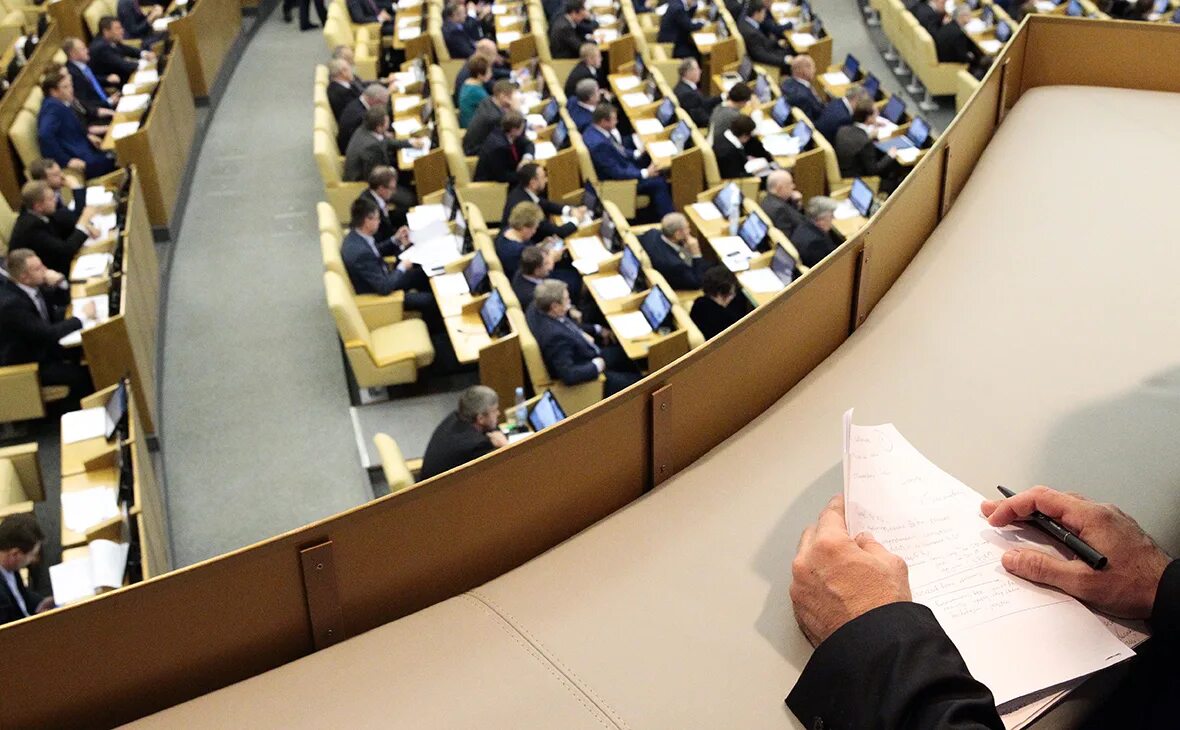 Государственная дума формируется путем депутатов. Законотворчество. законотворчество в думе. законотворчество госдума. законодательная инициатива госдумы.