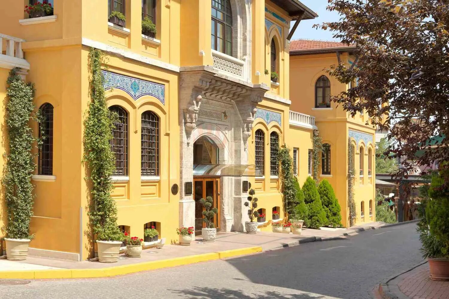 Стамбул времена года. Отель four Seasons Стамбул. Four Seasons Hotel Istanbul at Sultanahmet. 4 Seasons Hotel Турция. Four Seasons Bosphorus Стамбул.