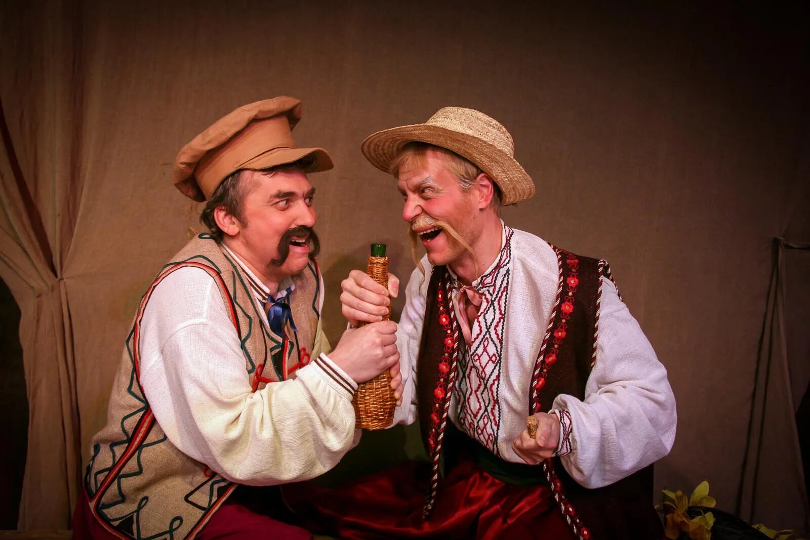 Мусоргский сорочинская ярмарка гопак. Сорочинская ярмарка проект. Сорочинская ярмарка гоголь иллюстрации. Иллюстрации к сказке н. Сорочинская ярмарка украина.