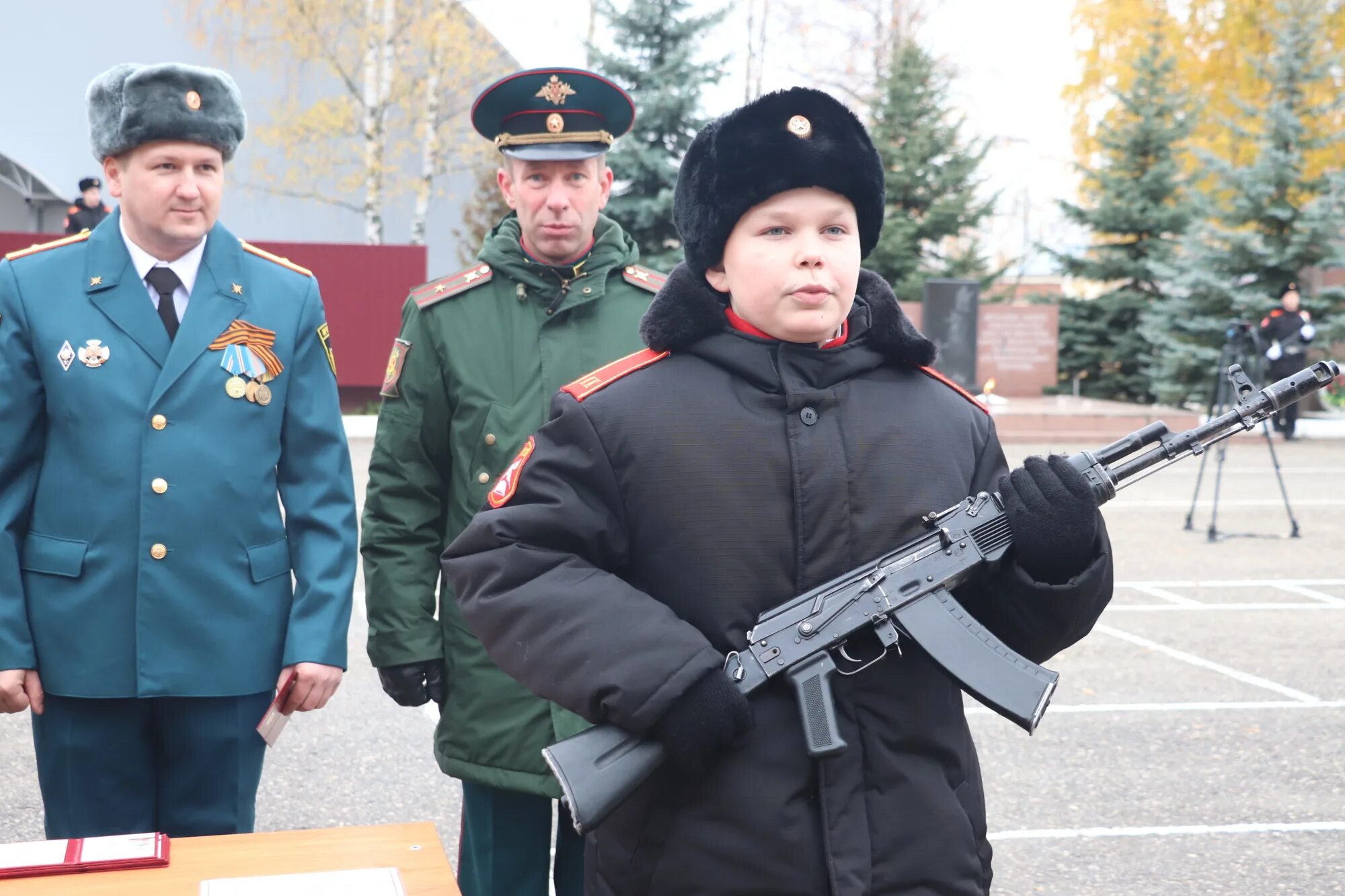 Кадетский корпус мчс кемерово. 2 Кадетский корпус МЧС. Кадетский корпус в Радужном. Кадетка МЧС Кемерово.