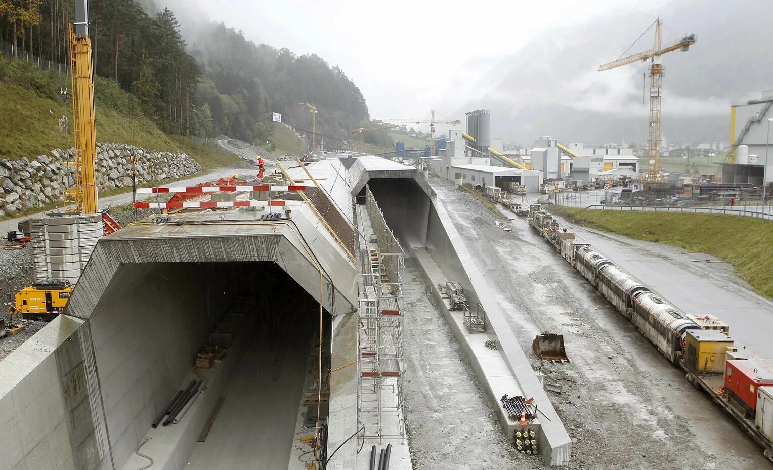 Подземная дорога то. Самый длинный ж/д-туннель в мире. Готардский автомобильный тоннель. Транспортные тоннели. Мосты и транспортные тоннели.