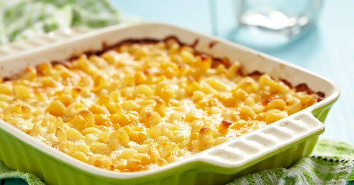 Макаронная запеканка в духовке с яйцами и сыром. Вермишелевая запеканка. Детская запеканка из макарон и яиц. Макароны запеченные с сыром. Запеканка из макарон с фаршем и сыром в духовке.